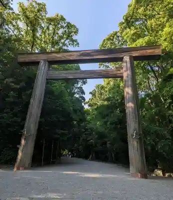 熱田神宮の{uncategorized: "未分類", other: "その他", undefined: "問題あり", building: "その他建物", grave: "お墓", sacred_gate: "鳥居", guardian: "狛犬", statue: "像", buddha: "仏像", history: "歴史", nature: "自然", garden: "庭園", animal: "動物", pagoda: "塔", temizu: "手水舎", mountain_gate: "山門・神門", sanctuary: "本殿・本堂", subordinate: "末社・摂社", art: "芸術", scenery: "景色", jizo: "地蔵", ema: "絵馬", goshuin: "御朱印", omikuji: "おみくじ", items: "授与品その他", amulet: "お守り", goshuincho: "御朱印帳", eats: "食事", festival: "お祭り", votive_dance: "神楽", shichigosan: "七五三参", wedding: "結婚式", experience: "体験その他", initially: "初詣", around: "周辺", anti_infection: "感染症対策"}