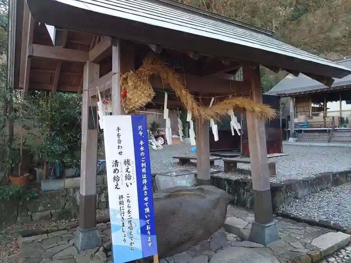 新羽杉山神社の手水舎