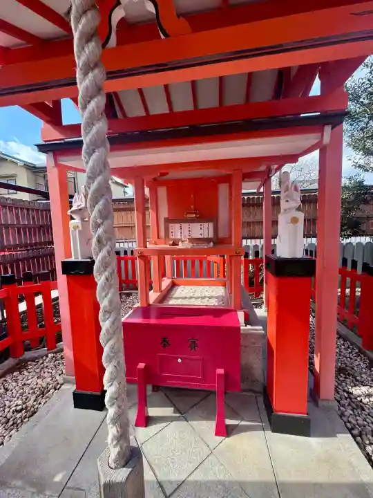 車折神社の{uncategorized: "未分類", other: "その他", undefined: "問題あり", building: "その他建物", grave: "お墓", sacred_gate: "鳥居", guardian: "狛犬", statue: "像", buddha: "仏像", history: "歴史", nature: "自然", garden: "庭園", animal: "動物", pagoda: "塔", temizu: "手水舎", mountain_gate: "山門・神門", sanctuary: "本殿・本堂", subordinate: "末社・摂社", art: "芸術", scenery: "景色", jizo: "地蔵", ema: "絵馬", goshuin: "御朱印", omikuji: "おみくじ", items: "授与品その他", amulet: "お守り", goshuincho: "御朱印帳", eats: "食事", festival: "お祭り", votive_dance: "神楽", shichigosan: "七五三参", wedding: "結婚式", experience: "体験その他", initially: "初詣", around: "周辺", anti_infection: "感染症対策"}