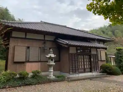 新密寺の本殿・本堂