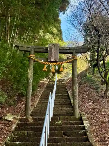 今熊野神社の{uncategorized: "未分類", other: "その他", undefined: "問題あり", building: "その他建物", grave: "お墓", sacred_gate: "鳥居", guardian: "狛犬", statue: "像", buddha: "仏像", history: "歴史", nature: "自然", garden: "庭園", animal: "動物", pagoda: "塔", temizu: "手水舎", mountain_gate: "山門・神門", sanctuary: "本殿・本堂", subordinate: "末社・摂社", art: "芸術", scenery: "景色", jizo: "地蔵", ema: "絵馬", goshuin: "御朱印", omikuji: "おみくじ", items: "授与品その他", amulet: "お守り", goshuincho: "御朱印帳", eats: "食事", festival: "お祭り", votive_dance: "神楽", shichigosan: "七五三参", wedding: "結婚式", experience: "体験その他", initially: "初詣", around: "周辺", anti_infection: "感染症対策"}
