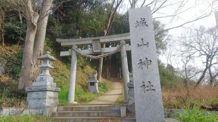 城山神社の鳥居