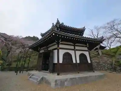 善峯寺の{uncategorized: "未分類", other: "その他", undefined: "問題あり", building: "その他建物", grave: "お墓", sacred_gate: "鳥居", guardian: "狛犬", statue: "像", buddha: "仏像", history: "歴史", nature: "自然", garden: "庭園", animal: "動物", pagoda: "塔", temizu: "手水舎", mountain_gate: "山門・神門", sanctuary: "本殿・本堂", subordinate: "末社・摂社", art: "芸術", scenery: "景色", jizo: "地蔵", ema: "絵馬", goshuin: "御朱印", omikuji: "おみくじ", items: "授与品その他", amulet: "お守り", goshuincho: "御朱印帳", eats: "食事", festival: "お祭り", votive_dance: "神楽", shichigosan: "七五三参", wedding: "結婚式", experience: "体験その他", initially: "初詣", around: "周辺", anti_infection: "感染症対策"}