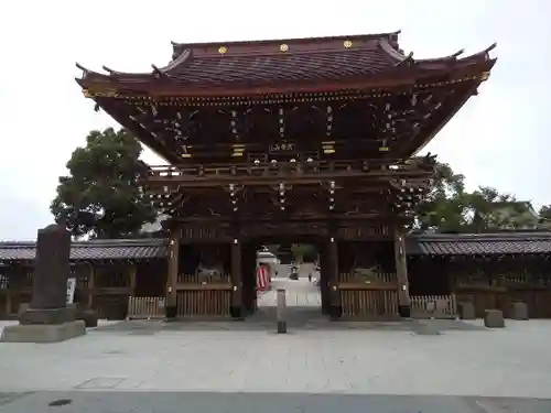 西新井大師総持寺の山門・神門