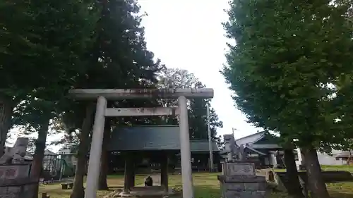 諏訪護国神社の鳥居