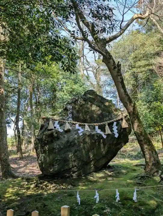 出雲大神宮の{uncategorized: "未分類", other: "その他", undefined: "問題あり", building: "その他建物", grave: "お墓", sacred_gate: "鳥居", guardian: "狛犬", statue: "像", buddha: "仏像", history: "歴史", nature: "自然", garden: "庭園", animal: "動物", pagoda: "塔", temizu: "手水舎", mountain_gate: "山門・神門", sanctuary: "本殿・本堂", subordinate: "末社・摂社", art: "芸術", scenery: "景色", jizo: "地蔵", ema: "絵馬", goshuin: "御朱印", omikuji: "おみくじ", items: "授与品その他", amulet: "お守り", goshuincho: "御朱印帳", eats: "食事", festival: "お祭り", votive_dance: "神楽", shichigosan: "七五三参", wedding: "結婚式", experience: "体験その他", initially: "初詣", around: "周辺", anti_infection: "感染症対策"}
