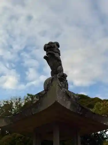 佐志八幡宮（佐志八幡神社）の{uncategorized: "未分類", other: "その他", undefined: "問題あり", building: "その他建物", grave: "お墓", sacred_gate: "鳥居", guardian: "狛犬", statue: "像", buddha: "仏像", history: "歴史", nature: "自然", garden: "庭園", animal: "動物", pagoda: "塔", temizu: "手水舎", mountain_gate: "山門・神門", sanctuary: "本殿・本堂", subordinate: "末社・摂社", art: "芸術", scenery: "景色", jizo: "地蔵", ema: "絵馬", goshuin: "御朱印", omikuji: "おみくじ", items: "授与品その他", amulet: "お守り", goshuincho: "御朱印帳", eats: "食事", festival: "お祭り", votive_dance: "神楽", shichigosan: "七五三参", wedding: "結婚式", experience: "体験その他", initially: "初詣", around: "周辺", anti_infection: "感染症対策"}