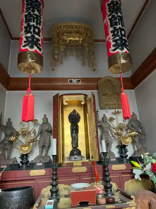 本郷薬師堂の{uncategorized: "未分類", other: "その他", undefined: "問題あり", building: "その他建物", grave: "お墓", sacred_gate: "鳥居", guardian: "狛犬", statue: "像", buddha: "仏像", history: "歴史", nature: "自然", garden: "庭園", animal: "動物", pagoda: "塔", temizu: "手水舎", mountain_gate: "山門・神門", sanctuary: "本殿・本堂", subordinate: "末社・摂社", art: "芸術", scenery: "景色", jizo: "地蔵", ema: "絵馬", goshuin: "御朱印", omikuji: "おみくじ", items: "授与品その他", amulet: "お守り", goshuincho: "御朱印帳", eats: "食事", festival: "お祭り", votive_dance: "神楽", shichigosan: "七五三参", wedding: "結婚式", experience: "体験その他", initially: "初詣", around: "周辺", anti_infection: "感染症対策"}