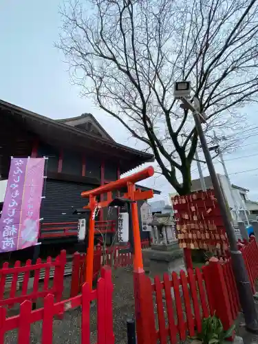 鴻神社の{uncategorized: "未分類", other: "その他", undefined: "問題あり", building: "その他建物", grave: "お墓", sacred_gate: "鳥居", guardian: "狛犬", statue: "像", buddha: "仏像", history: "歴史", nature: "自然", garden: "庭園", animal: "動物", pagoda: "塔", temizu: "手水舎", mountain_gate: "山門・神門", sanctuary: "本殿・本堂", subordinate: "末社・摂社", art: "芸術", scenery: "景色", jizo: "地蔵", ema: "絵馬", goshuin: "御朱印", omikuji: "おみくじ", items: "授与品その他", amulet: "お守り", goshuincho: "御朱印帳", eats: "食事", festival: "お祭り", votive_dance: "神楽", shichigosan: "七五三参", wedding: "結婚式", experience: "体験その他", initially: "初詣", around: "周辺", anti_infection: "感染症対策"}