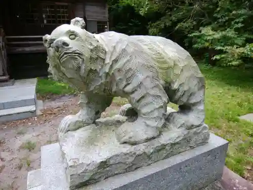 権現山内浦神社の像