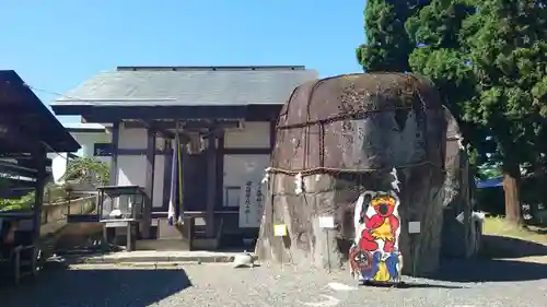 三ツ石神社(岩手県)