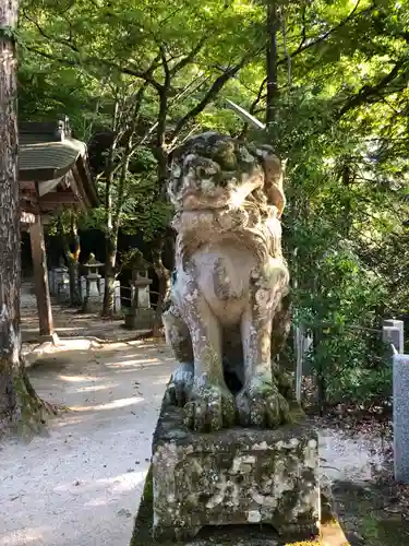 玉作湯神社の狛犬