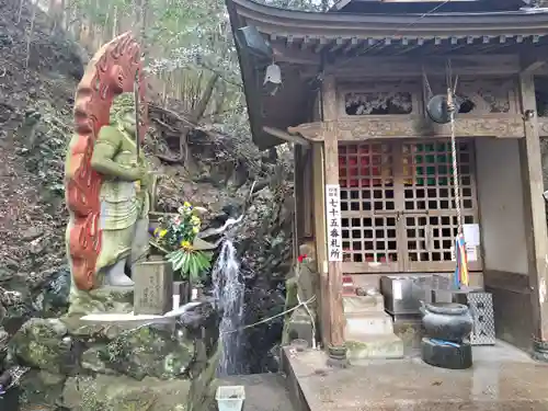 紅葉ヶ滝薬師堂(福岡県)