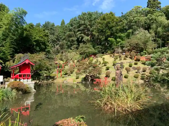 榊山稲荷神社の庭園