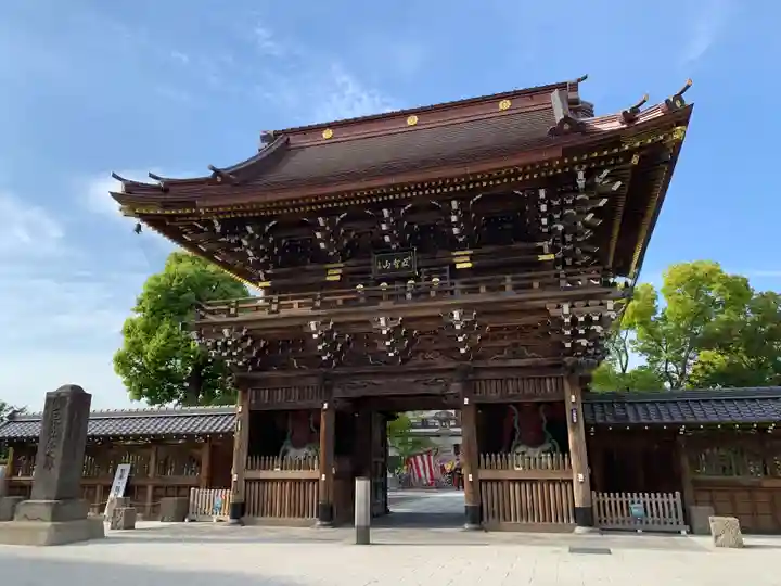 西新井大師総持寺の山門・神門