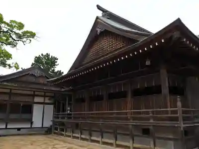 白鳥神社の本殿・本堂