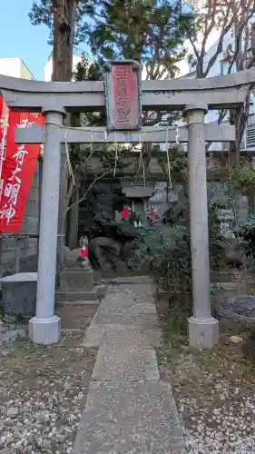 日枝神社の{uncategorized: "未分類", other: "その他", undefined: "問題あり", building: "その他建物", grave: "お墓", sacred_gate: "鳥居", guardian: "狛犬", statue: "像", buddha: "仏像", history: "歴史", nature: "自然", garden: "庭園", animal: "動物", pagoda: "塔", temizu: "手水舎", mountain_gate: "山門・神門", sanctuary: "本殿・本堂", subordinate: "末社・摂社", art: "芸術", scenery: "景色", jizo: "地蔵", ema: "絵馬", goshuin: "御朱印", omikuji: "おみくじ", items: "授与品その他", amulet: "お守り", goshuincho: "御朱印帳", eats: "食事", festival: "お祭り", votive_dance: "神楽", shichigosan: "七五三参", wedding: "結婚式", experience: "体験その他", initially: "初詣", around: "周辺", anti_infection: "感染症対策"}