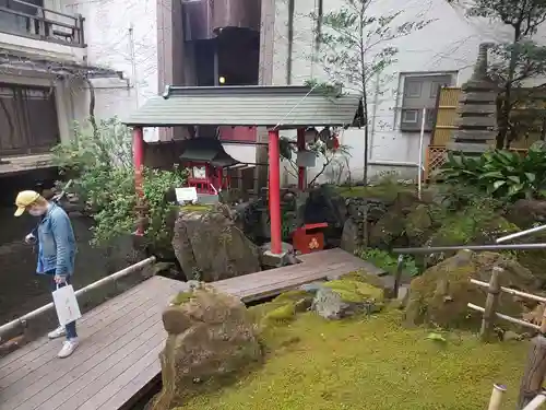 子安神社の庭園