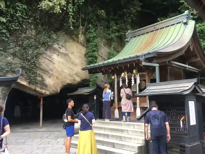 銭洗弁財天宇賀福神社の本殿・本堂
