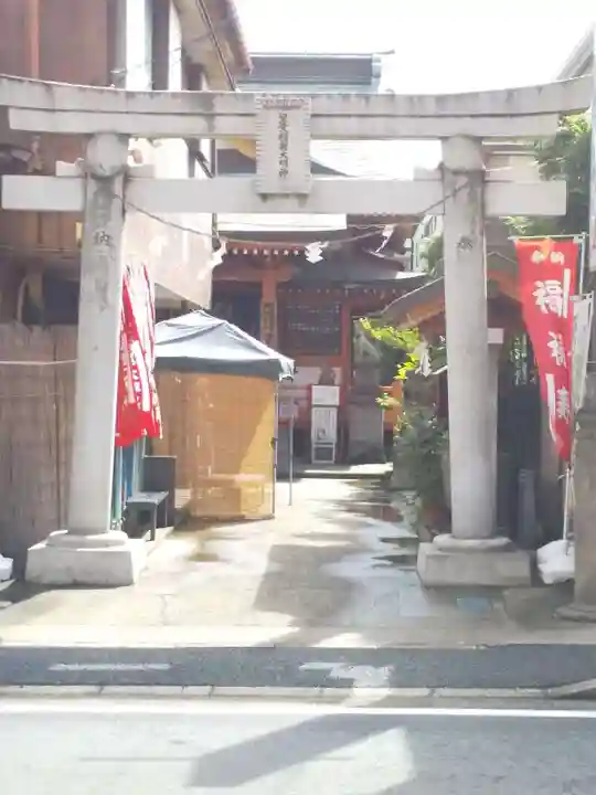 豊受稲荷本宮の鳥居