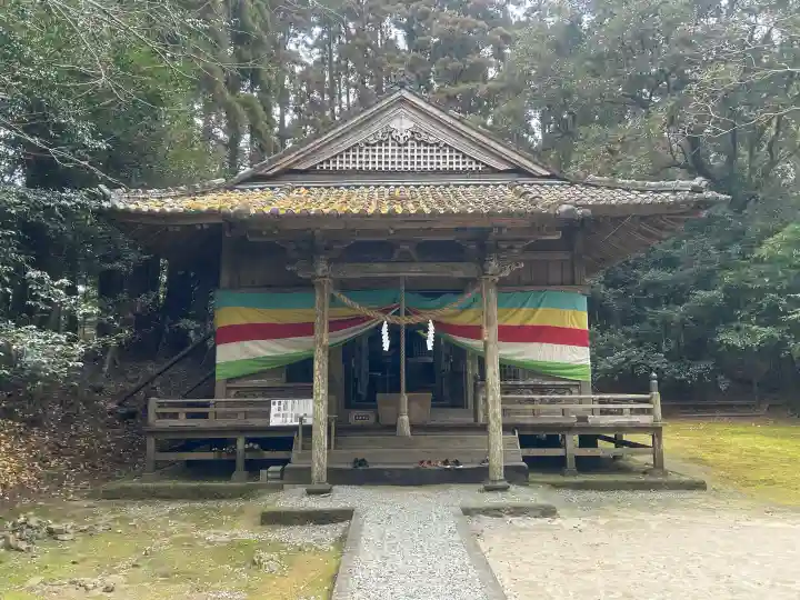 潮嶽神社の{uncategorized: "未分類", other: "その他", undefined: "問題あり", building: "その他建物", grave: "お墓", sacred_gate: "鳥居", guardian: "狛犬", statue: "像", buddha: "仏像", history: "歴史", nature: "自然", garden: "庭園", animal: "動物", pagoda: "塔", temizu: "手水舎", mountain_gate: "山門・神門", sanctuary: "本殿・本堂", subordinate: "末社・摂社", art: "芸術", scenery: "景色", jizo: "地蔵", ema: "絵馬", goshuin: "御朱印", omikuji: "おみくじ", items: "授与品その他", amulet: "お守り", goshuincho: "御朱印帳", eats: "食事", festival: "お祭り", votive_dance: "神楽", shichigosan: "七五三参", wedding: "結婚式", experience: "体験その他", initially: "初詣", around: "周辺", anti_infection: "感染症対策"}