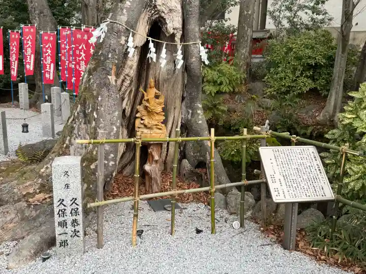 秩父今宮神社の{uncategorized: "未分類", other: "その他", undefined: "問題あり", building: "その他建物", grave: "お墓", sacred_gate: "鳥居", guardian: "狛犬", statue: "像", buddha: "仏像", history: "歴史", nature: "自然", garden: "庭園", animal: "動物", pagoda: "塔", temizu: "手水舎", mountain_gate: "山門・神門", sanctuary: "本殿・本堂", subordinate: "末社・摂社", art: "芸術", scenery: "景色", jizo: "地蔵", ema: "絵馬", goshuin: "御朱印", omikuji: "おみくじ", items: "授与品その他", amulet: "お守り", goshuincho: "御朱印帳", eats: "食事", festival: "お祭り", votive_dance: "神楽", shichigosan: "七五三参", wedding: "結婚式", experience: "体験その他", initially: "初詣", around: "周辺", anti_infection: "感染症対策"}