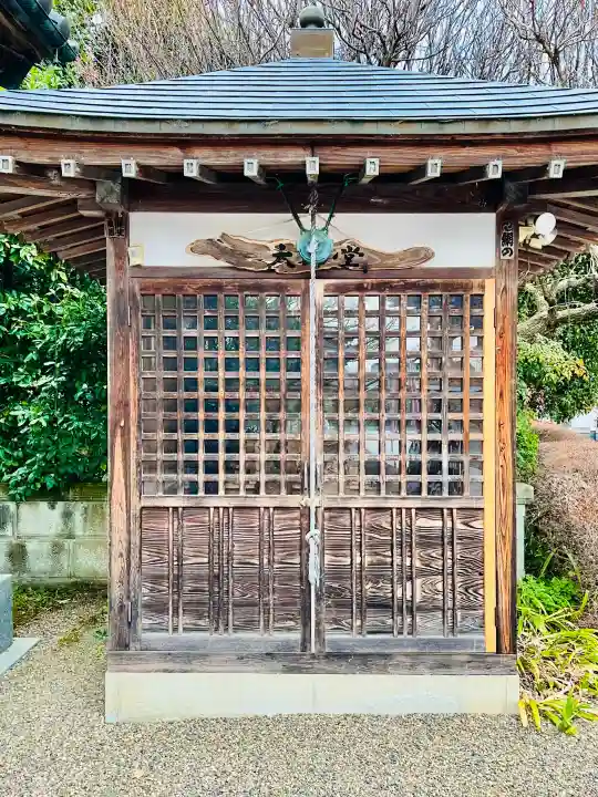 延命院の{uncategorized: "未分類", other: "その他", undefined: "問題あり", building: "その他建物", grave: "お墓", sacred_gate: "鳥居", guardian: "狛犬", statue: "像", buddha: "仏像", history: "歴史", nature: "自然", garden: "庭園", animal: "動物", pagoda: "塔", temizu: "手水舎", mountain_gate: "山門・神門", sanctuary: "本殿・本堂", subordinate: "末社・摂社", art: "芸術", scenery: "景色", jizo: "地蔵", ema: "絵馬", goshuin: "御朱印", omikuji: "おみくじ", items: "授与品その他", amulet: "お守り", goshuincho: "御朱印帳", eats: "食事", festival: "お祭り", votive_dance: "神楽", shichigosan: "七五三参", wedding: "結婚式", experience: "体験その他", initially: "初詣", around: "周辺", anti_infection: "感染症対策"}