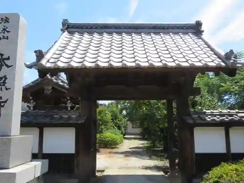 本照寺の山門