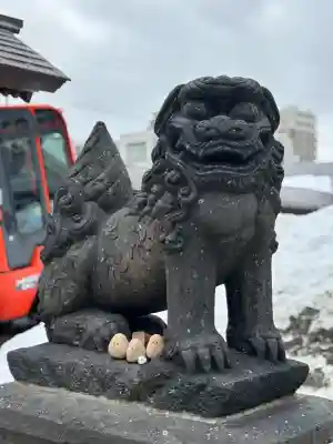 札幌諏訪神社の{uncategorized: "未分類", other: "その他", undefined: "問題あり", building: "その他建物", grave: "お墓", sacred_gate: "鳥居", guardian: "狛犬", statue: "像", buddha: "仏像", history: "歴史", nature: "自然", garden: "庭園", animal: "動物", pagoda: "塔", temizu: "手水舎", mountain_gate: "山門・神門", sanctuary: "本殿・本堂", subordinate: "末社・摂社", art: "芸術", scenery: "景色", jizo: "地蔵", ema: "絵馬", goshuin: "御朱印", omikuji: "おみくじ", items: "授与品その他", amulet: "お守り", goshuincho: "御朱印帳", eats: "食事", festival: "お祭り", votive_dance: "神楽", shichigosan: "七五三参", wedding: "結婚式", experience: "体験その他", initially: "初詣", around: "周辺", anti_infection: "感染症対策"}