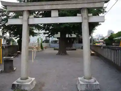 諏訪神社の鳥居