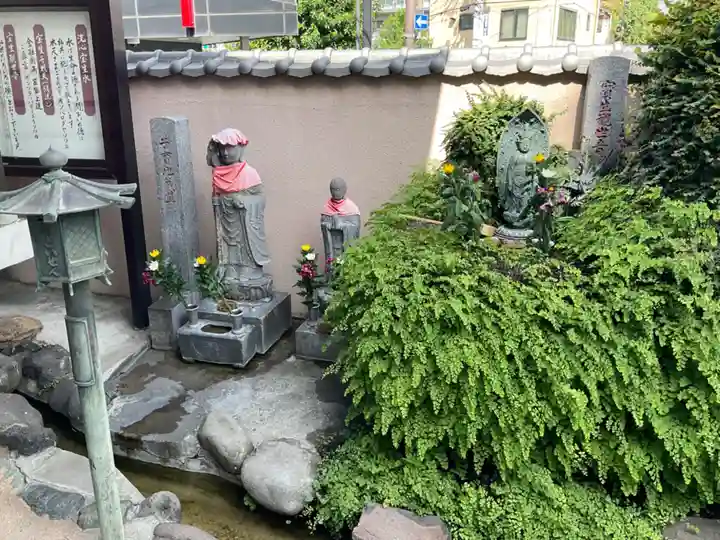 神楽坂安養寺の地蔵