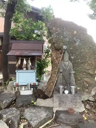 白山神社の像