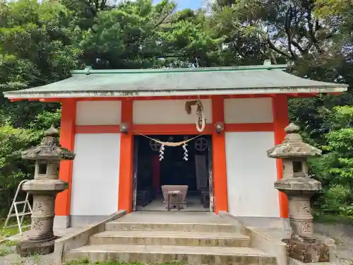 烏帽子嶽神社の本殿