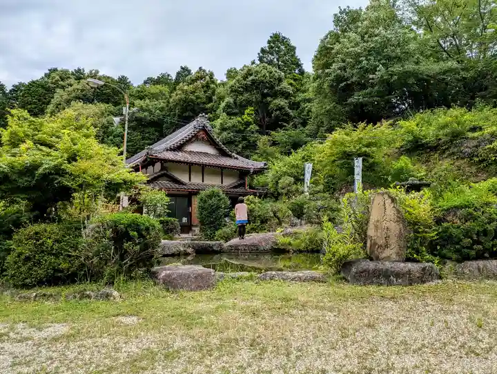 曽野稲荷神社の庭園