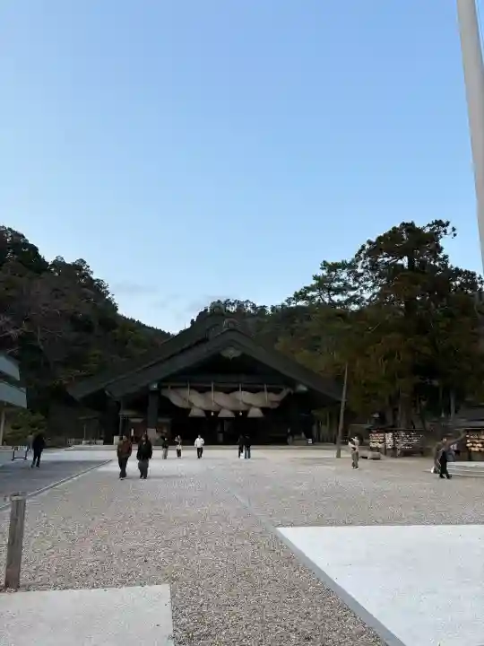 出雲大社の{uncategorized: "未分類", other: "その他", undefined: "問題あり", building: "その他建物", grave: "お墓", sacred_gate: "鳥居", guardian: "狛犬", statue: "像", buddha: "仏像", history: "歴史", nature: "自然", garden: "庭園", animal: "動物", pagoda: "塔", temizu: "手水舎", mountain_gate: "山門・神門", sanctuary: "本殿・本堂", subordinate: "末社・摂社", art: "芸術", scenery: "景色", jizo: "地蔵", ema: "絵馬", goshuin: "御朱印", omikuji: "おみくじ", items: "授与品その他", amulet: "お守り", goshuincho: "御朱印帳", eats: "食事", festival: "お祭り", votive_dance: "神楽", shichigosan: "七五三参", wedding: "結婚式", experience: "体験その他", initially: "初詣", around: "周辺", anti_infection: "感染症対策"}