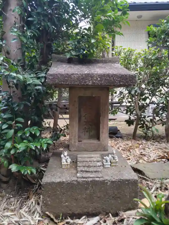 八幡神社(岡発戸)の末社・摂社