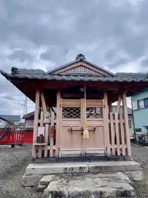 石占井神社の{uncategorized: "未分類", other: "その他", undefined: "問題あり", building: "その他建物", grave: "お墓", sacred_gate: "鳥居", guardian: "狛犬", statue: "像", buddha: "仏像", history: "歴史", nature: "自然", garden: "庭園", animal: "動物", pagoda: "塔", temizu: "手水舎", mountain_gate: "山門・神門", sanctuary: "本殿・本堂", subordinate: "末社・摂社", art: "芸術", scenery: "景色", jizo: "地蔵", ema: "絵馬", goshuin: "御朱印", omikuji: "おみくじ", items: "授与品その他", amulet: "お守り", goshuincho: "御朱印帳", eats: "食事", festival: "お祭り", votive_dance: "神楽", shichigosan: "七五三参", wedding: "結婚式", experience: "体験その他", initially: "初詣", around: "周辺", anti_infection: "感染症対策"}