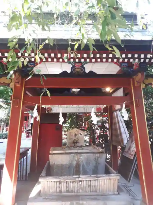 冠稲荷神社の手水舎