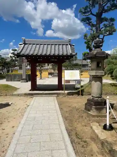 松鷹寺の山門