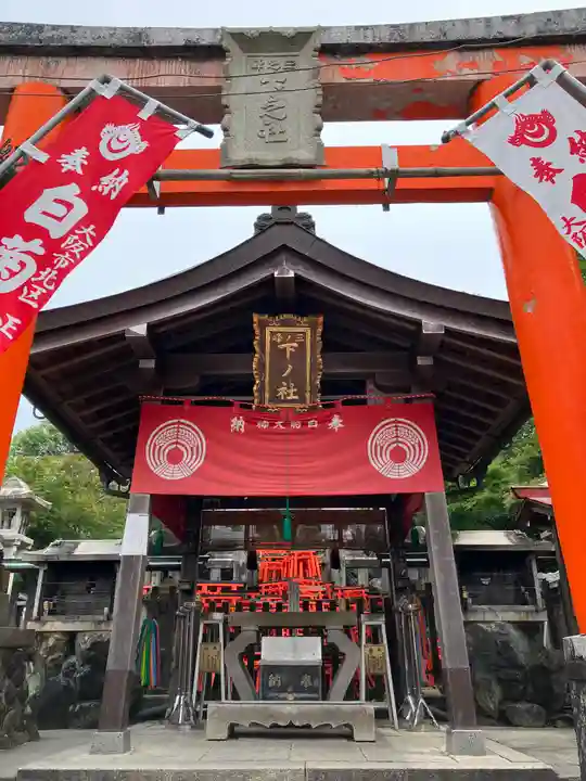 伏見稲荷大社 御膳谷奉拝所の末社・摂社