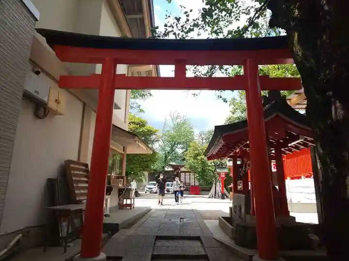 馬橋稲荷神社の鳥居