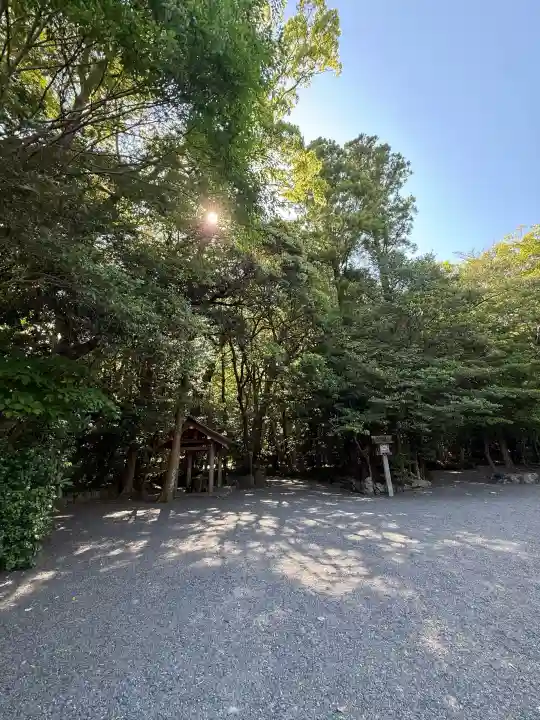 伊雜宮(皇大神宮別宮)の{uncategorized: "未分類", other: "その他", undefined: "問題あり", building: "その他建物", grave: "お墓", sacred_gate: "鳥居", guardian: "狛犬", statue: "像", buddha: "仏像", history: "歴史", nature: "自然", garden: "庭園", animal: "動物", pagoda: "塔", temizu: "手水舎", mountain_gate: "山門・神門", sanctuary: "本殿・本堂", subordinate: "末社・摂社", art: "芸術", scenery: "景色", jizo: "地蔵", ema: "絵馬", goshuin: "御朱印", omikuji: "おみくじ", items: "授与品その他", amulet: "お守り", goshuincho: "御朱印帳", eats: "食事", festival: "お祭り", votive_dance: "神楽", shichigosan: "七五三参", wedding: "結婚式", experience: "体験その他", initially: "初詣", around: "周辺", anti_infection: "感染症対策"}