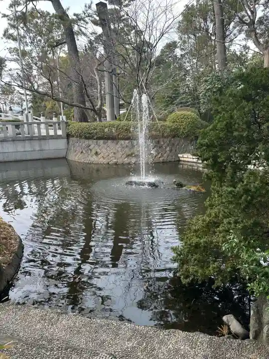 寒川神社の{uncategorized: "未分類", other: "その他", undefined: "問題あり", building: "その他建物", grave: "お墓", sacred_gate: "鳥居", guardian: "狛犬", statue: "像", buddha: "仏像", history: "歴史", nature: "自然", garden: "庭園", animal: "動物", pagoda: "塔", temizu: "手水舎", mountain_gate: "山門・神門", sanctuary: "本殿・本堂", subordinate: "末社・摂社", art: "芸術", scenery: "景色", jizo: "地蔵", ema: "絵馬", goshuin: "御朱印", omikuji: "おみくじ", items: "授与品その他", amulet: "お守り", goshuincho: "御朱印帳", eats: "食事", festival: "お祭り", votive_dance: "神楽", shichigosan: "七五三参", wedding: "結婚式", experience: "体験その他", initially: "初詣", around: "周辺", anti_infection: "感染症対策"}