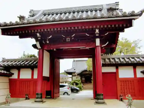 眞隆寺の山門・神門