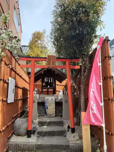 代沢稲荷の鳥居