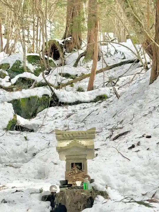 早池峯神社の{uncategorized: "未分類", other: "その他", undefined: "問題あり", building: "その他建物", grave: "お墓", sacred_gate: "鳥居", guardian: "狛犬", statue: "像", buddha: "仏像", history: "歴史", nature: "自然", garden: "庭園", animal: "動物", pagoda: "塔", temizu: "手水舎", mountain_gate: "山門・神門", sanctuary: "本殿・本堂", subordinate: "末社・摂社", art: "芸術", scenery: "景色", jizo: "地蔵", ema: "絵馬", goshuin: "御朱印", omikuji: "おみくじ", items: "授与品その他", amulet: "お守り", goshuincho: "御朱印帳", eats: "食事", festival: "お祭り", votive_dance: "神楽", shichigosan: "七五三参", wedding: "結婚式", experience: "体験その他", initially: "初詣", around: "周辺", anti_infection: "感染症対策"}