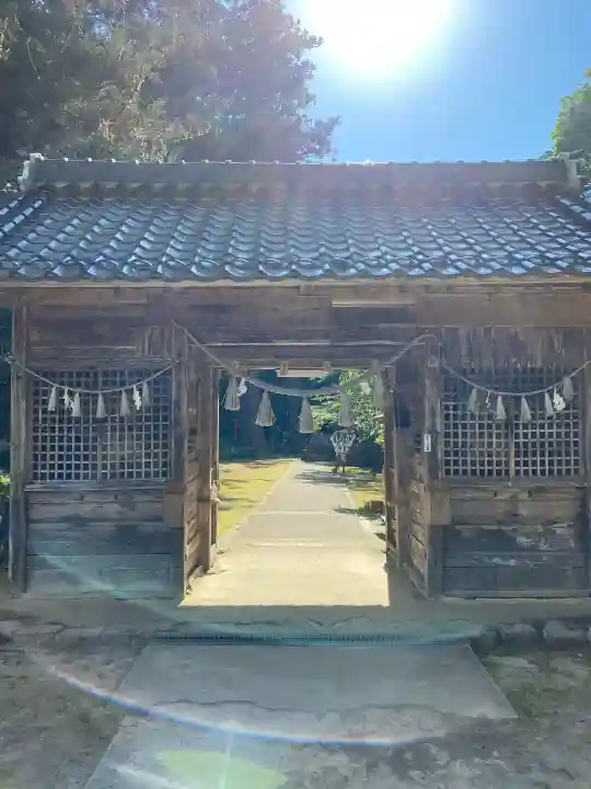 粟鹿神社の{uncategorized: "未分類", other: "その他", undefined: "問題あり", building: "その他建物", grave: "お墓", sacred_gate: "鳥居", guardian: "狛犬", statue: "像", buddha: "仏像", history: "歴史", nature: "自然", garden: "庭園", animal: "動物", pagoda: "塔", temizu: "手水舎", mountain_gate: "山門・神門", sanctuary: "本殿・本堂", subordinate: "末社・摂社", art: "芸術", scenery: "景色", jizo: "地蔵", ema: "絵馬", goshuin: "御朱印", omikuji: "おみくじ", items: "授与品その他", amulet: "お守り", goshuincho: "御朱印帳", eats: "食事", festival: "お祭り", votive_dance: "神楽", shichigosan: "七五三参", wedding: "結婚式", experience: "体験その他", initially: "初詣", around: "周辺", anti_infection: "感染症対策"}