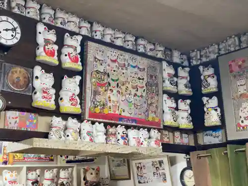 招福山 猫恋寺の像