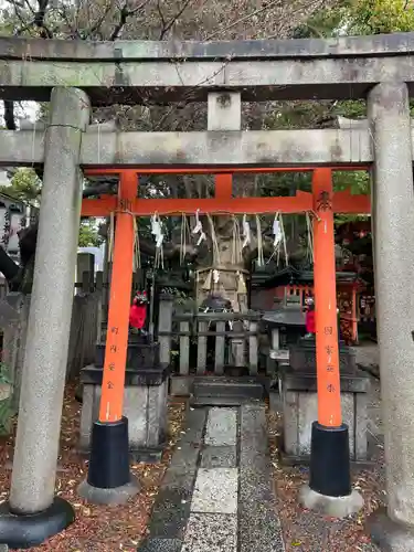 満足稲荷神社の鳥居