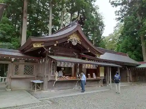 彌彦神社の建物その他